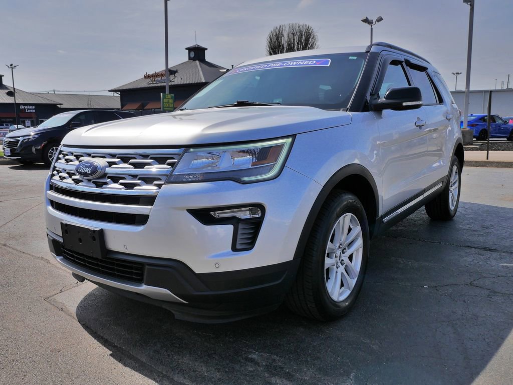 Used 2018 Ford Explorer XLT w/ Equipment Group 202A image 3