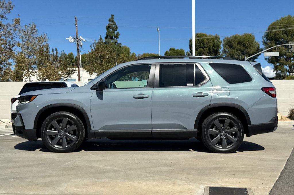 Certified 2024 Honda Pilot Sport image 11