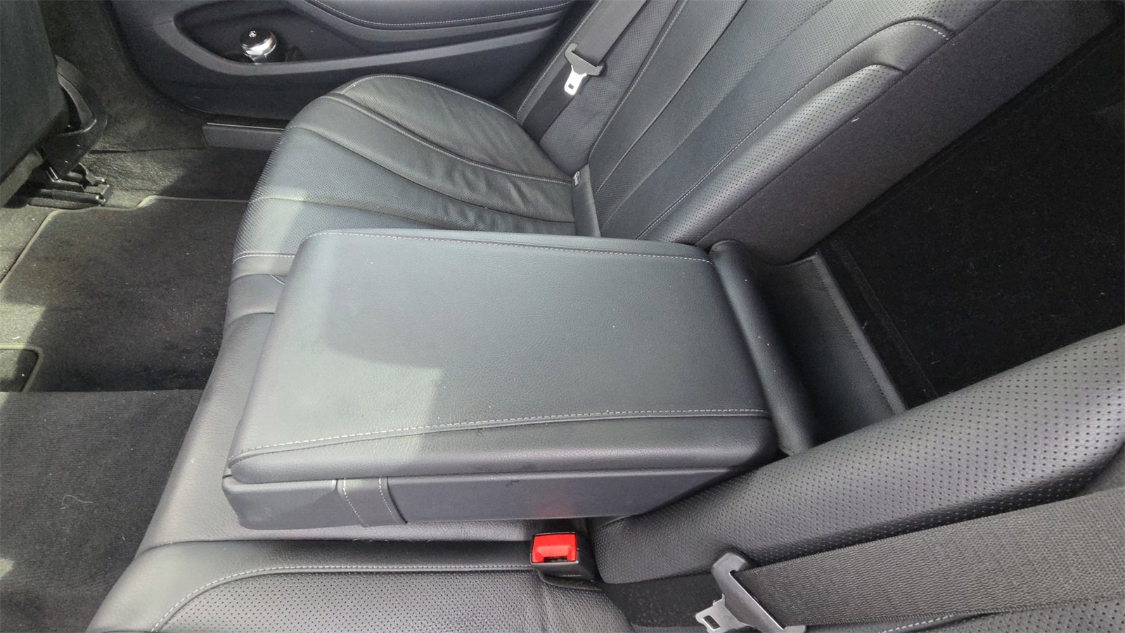 Used 2015 Mercedes-Benz S 550 Sedan w/ Premium 1 Package image 28