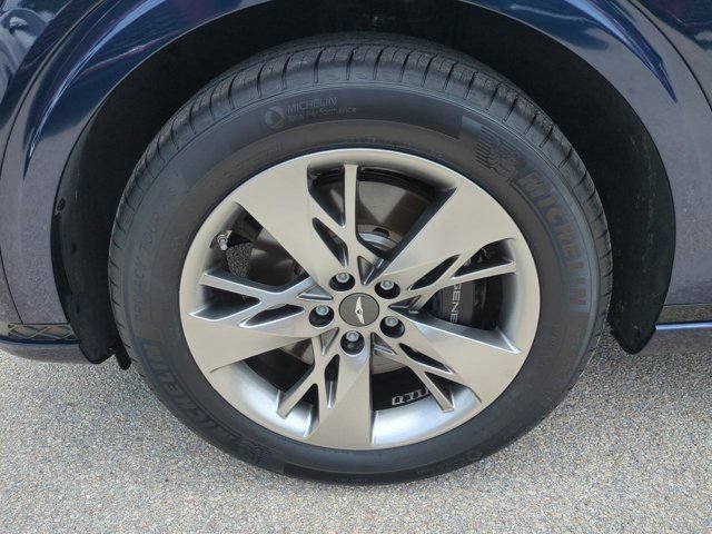 Used 2022 Genesis GV70 3.5T Sport w/ Sport Advanced Package AWD/4WD image 10