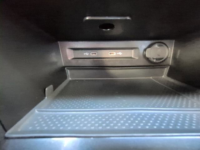 Used 2024 Volkswagen Tiguan SE w/ Panoramic Sunroof Package image 29