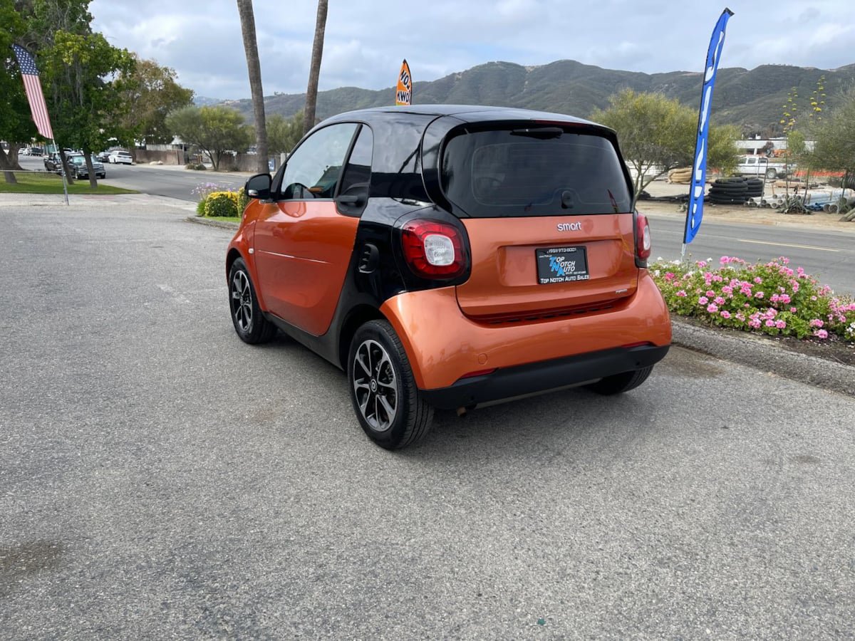 Used 2016 smart fortwo pure RWD image 7