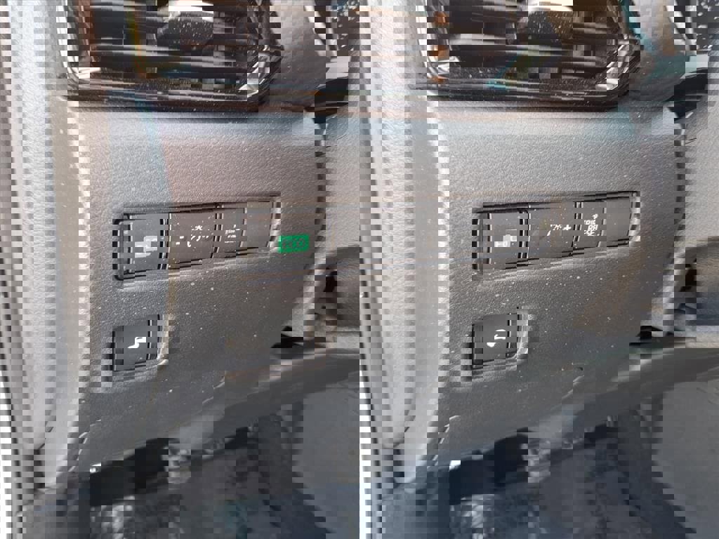 Used 2024 Nissan Sentra SV image 19