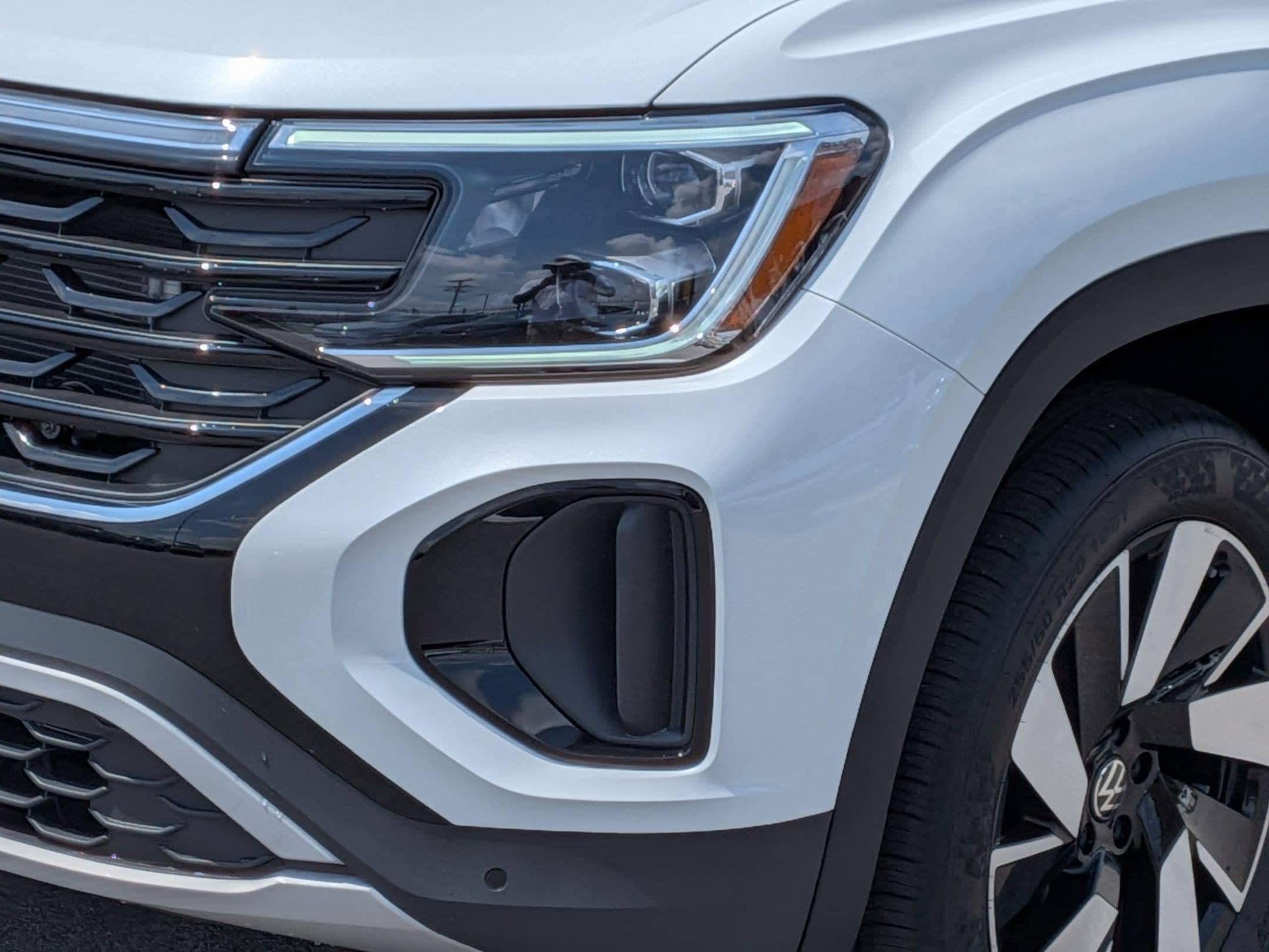 New 2026 Volkswagen Atlas Cross Sport SEL AWD/4WD image 9