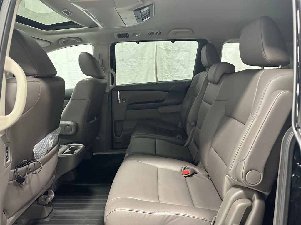 Used 2016 Honda Odyssey Touring Elite image 42