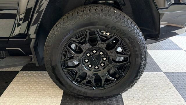 Used 2025 GMC Hummer EV 2X image 21