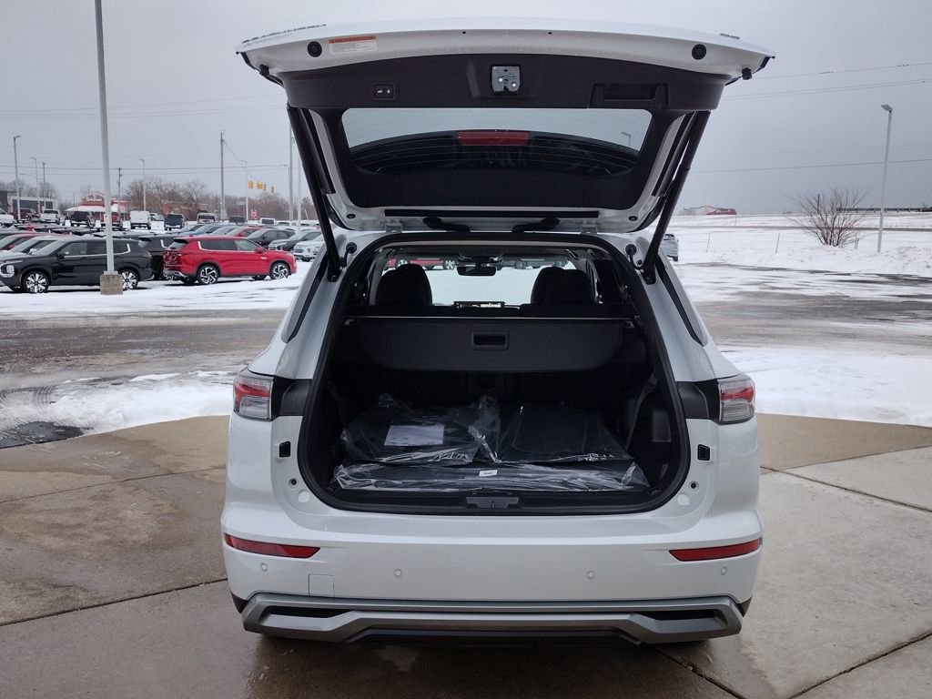 New 2026 Mitsubishi Outlander SE image 16