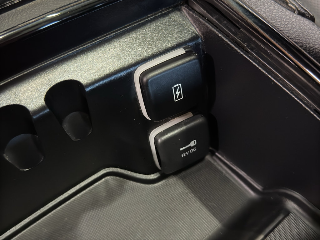Used 2025 Chrysler Pacifica Limited FWD image 31