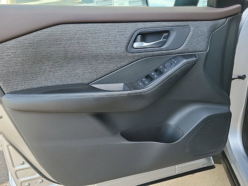 Used 2022 Nissan Rogue SV image 22