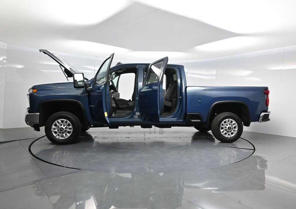 Used 2025 Chevrolet Silverado 2500 LT w/ Convenience Package image 45