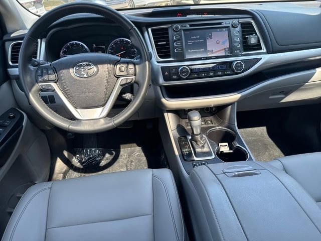 Used 2019 Toyota Highlander XLE image 22