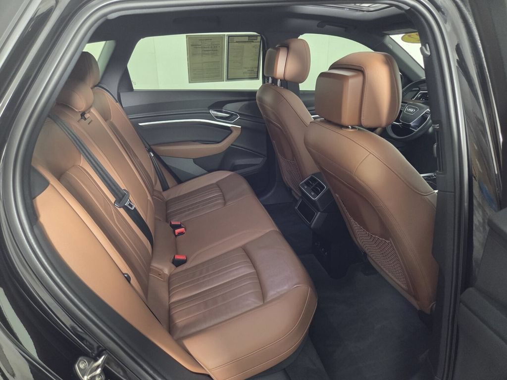 Used 2022 Audi e-tron Premium AWD/4WD image 28