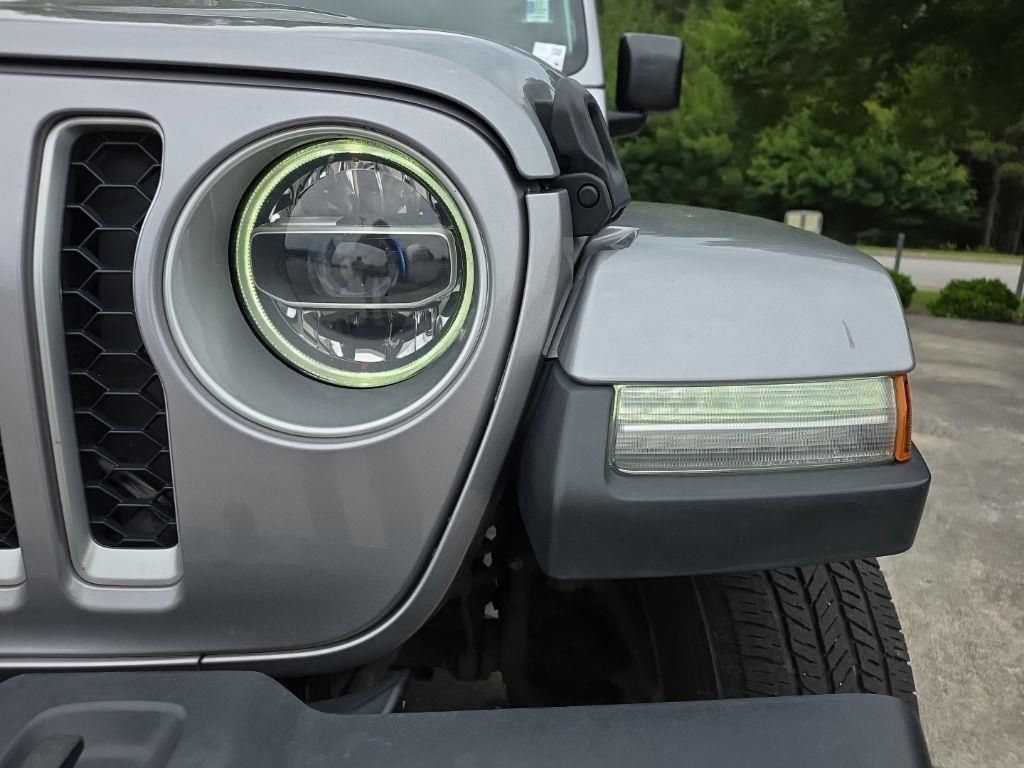 Used 2020 Jeep Gladiator Overland w/ LED Lighting Group AWD/4WD image 24