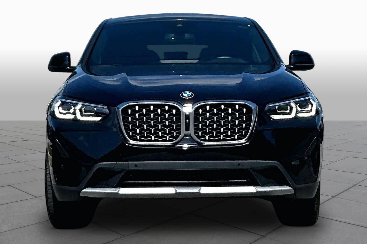 Used 2022 BMW X4 xDrive30i w/ Parking Assistance Package AWD/4WD image 3