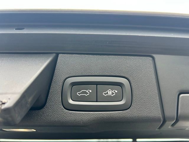 Used 2023 Volvo XC60 B5 Plus AWD/4WD image 11