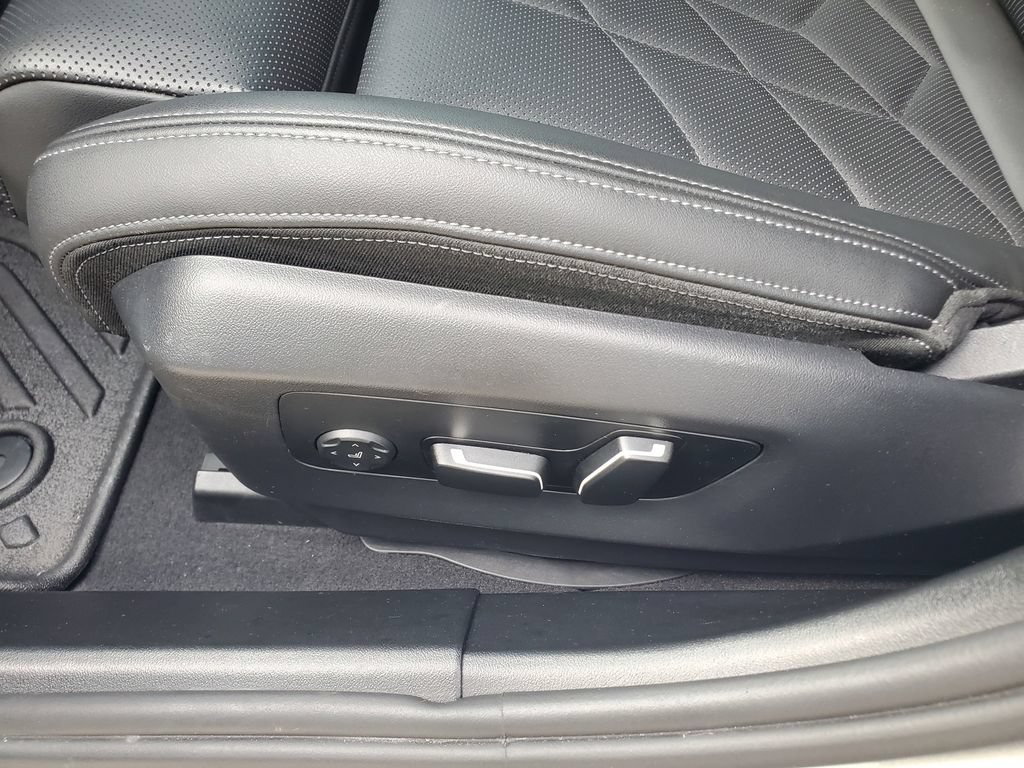 Used 2024 BMW 530i xDrive w/ Premium Package AWD/4WD image 19