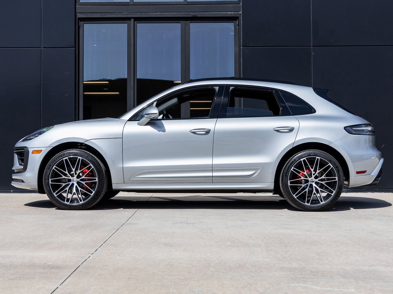 Certified 2025 Porsche Macan S video 2