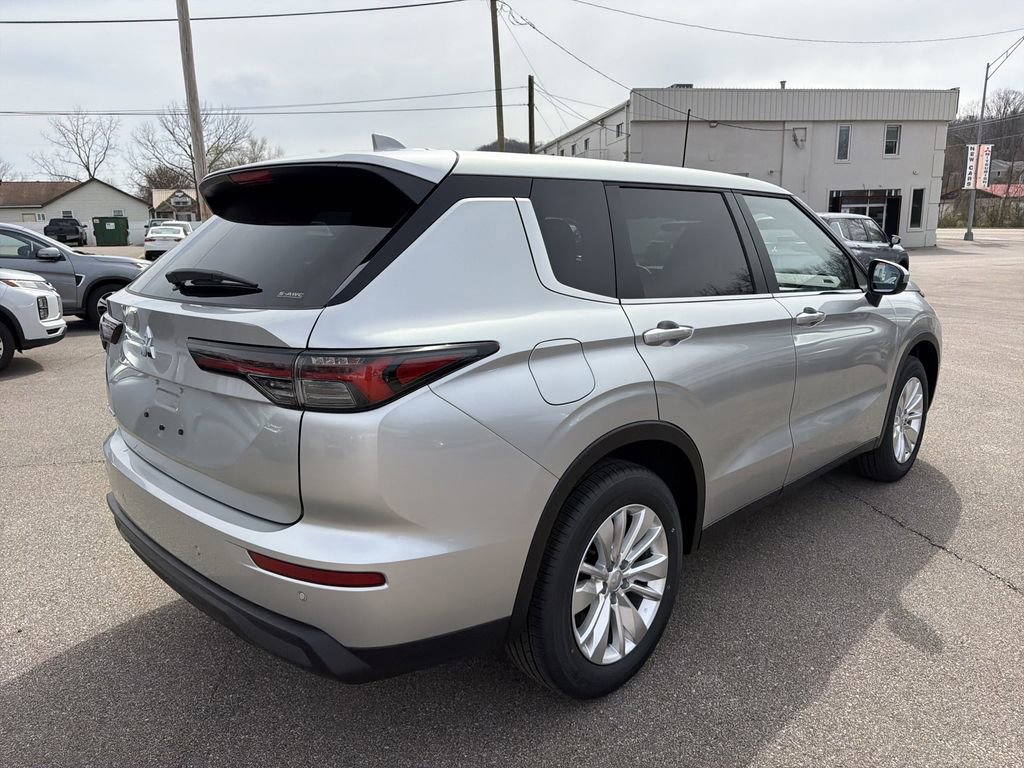 New 2026 Mitsubishi Outlander ES image 4