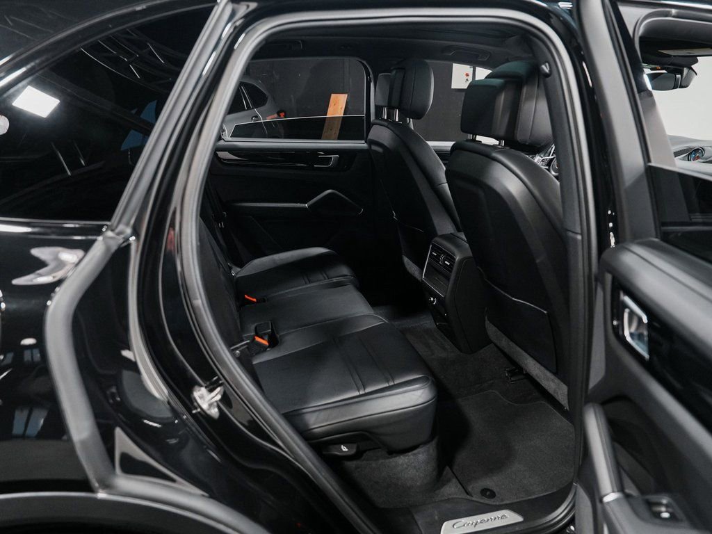 Used 2023 Porsche Cayenne w/ Premium Package image 32