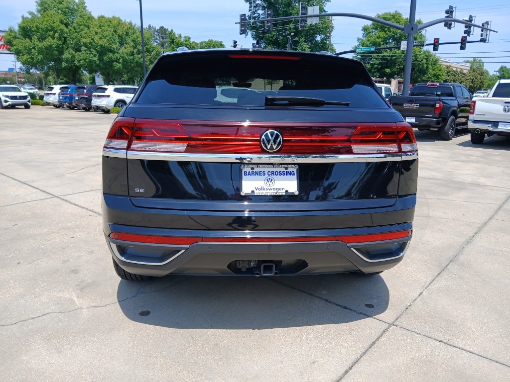Used 2025 Volkswagen Atlas Cross Sport SE w/ Panoramic Sunroof Package FWD image 9