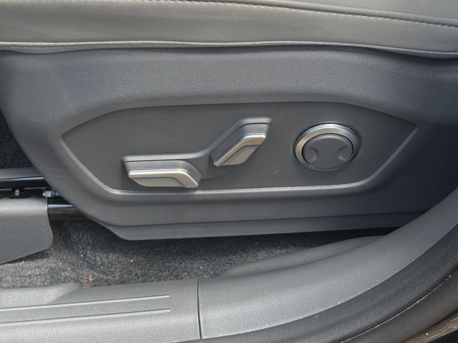 Used 2025 Hyundai Santa Fe SEL image 23