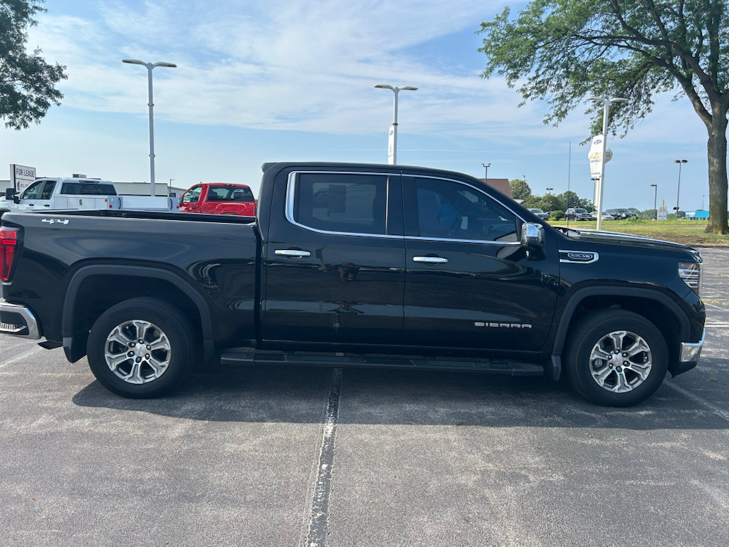 Used 2022 GMC Sierra 1500 SLT w/ SLT Convenience Package AWD/4WD image 4