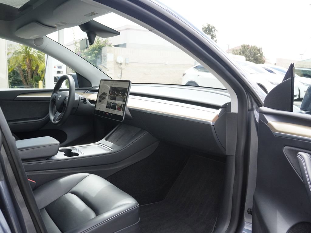 Used 2023 Tesla Model Y Long Range AWD/4WD image 17