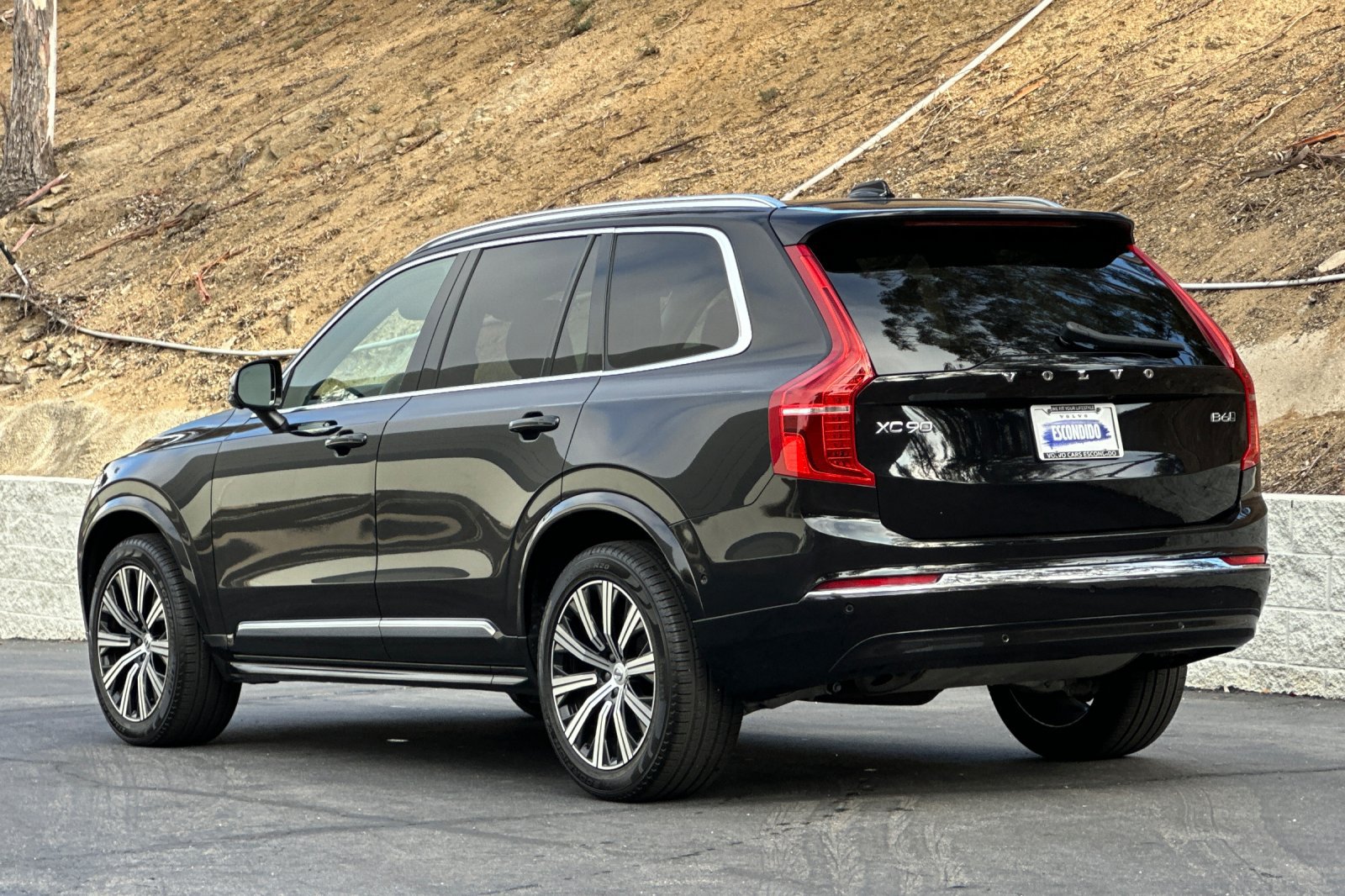Certified 2025 Volvo XC90 B6 Plus AWD/4WD image 7