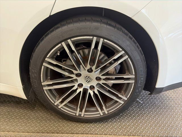 Used 2015 Porsche Panamera 4S image 39