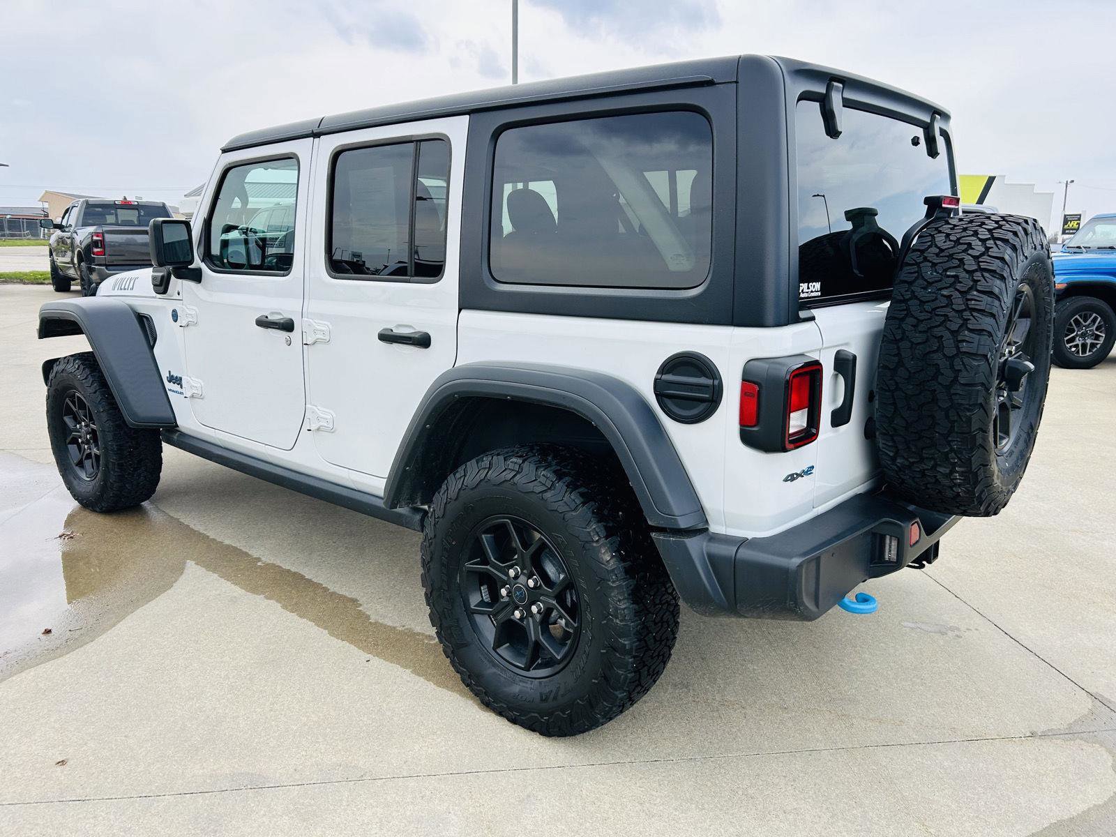 Used 2024 Jeep Wrangler Willys image 32