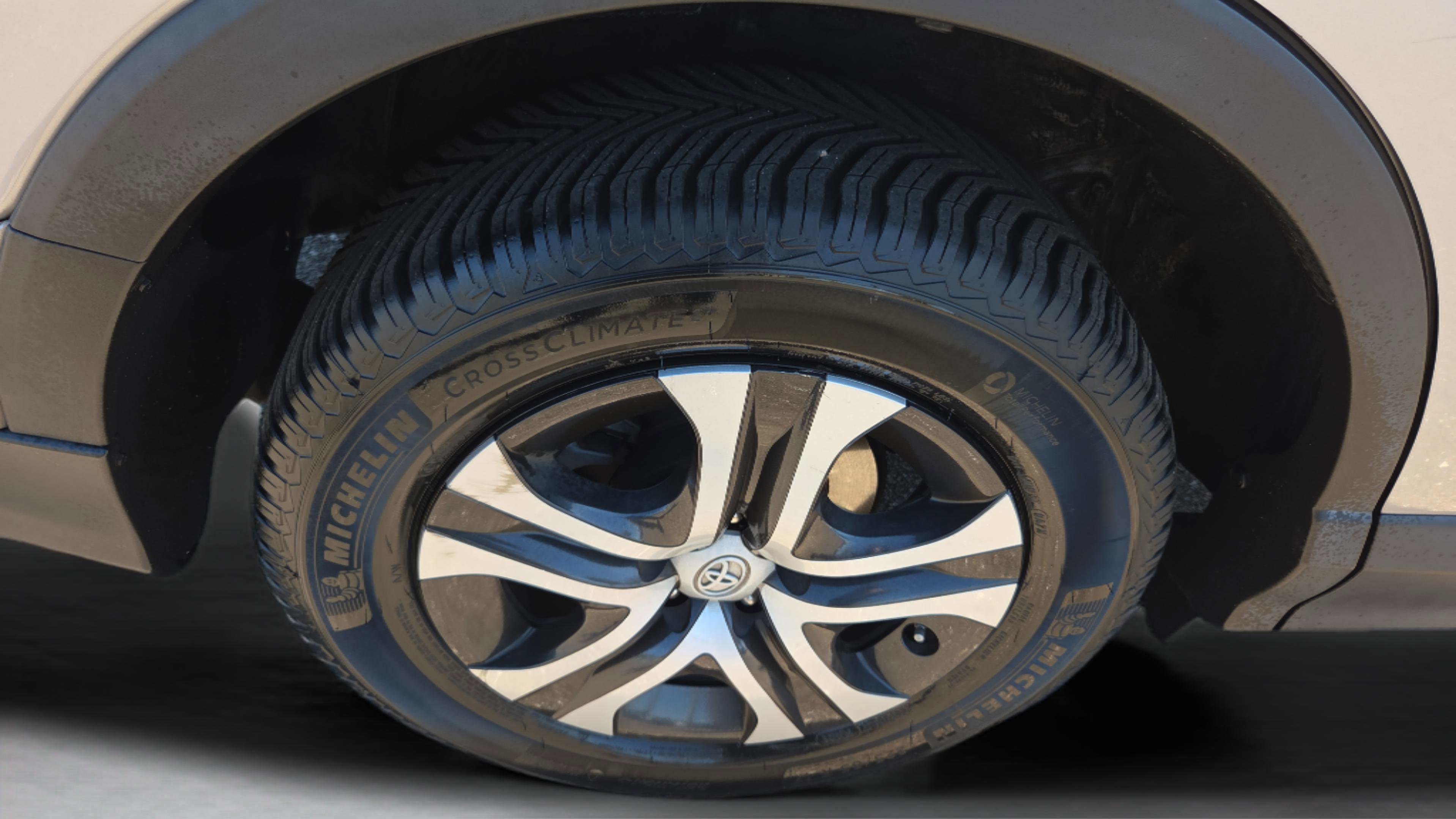 Used 2016 Toyota RAV4 LE image 18