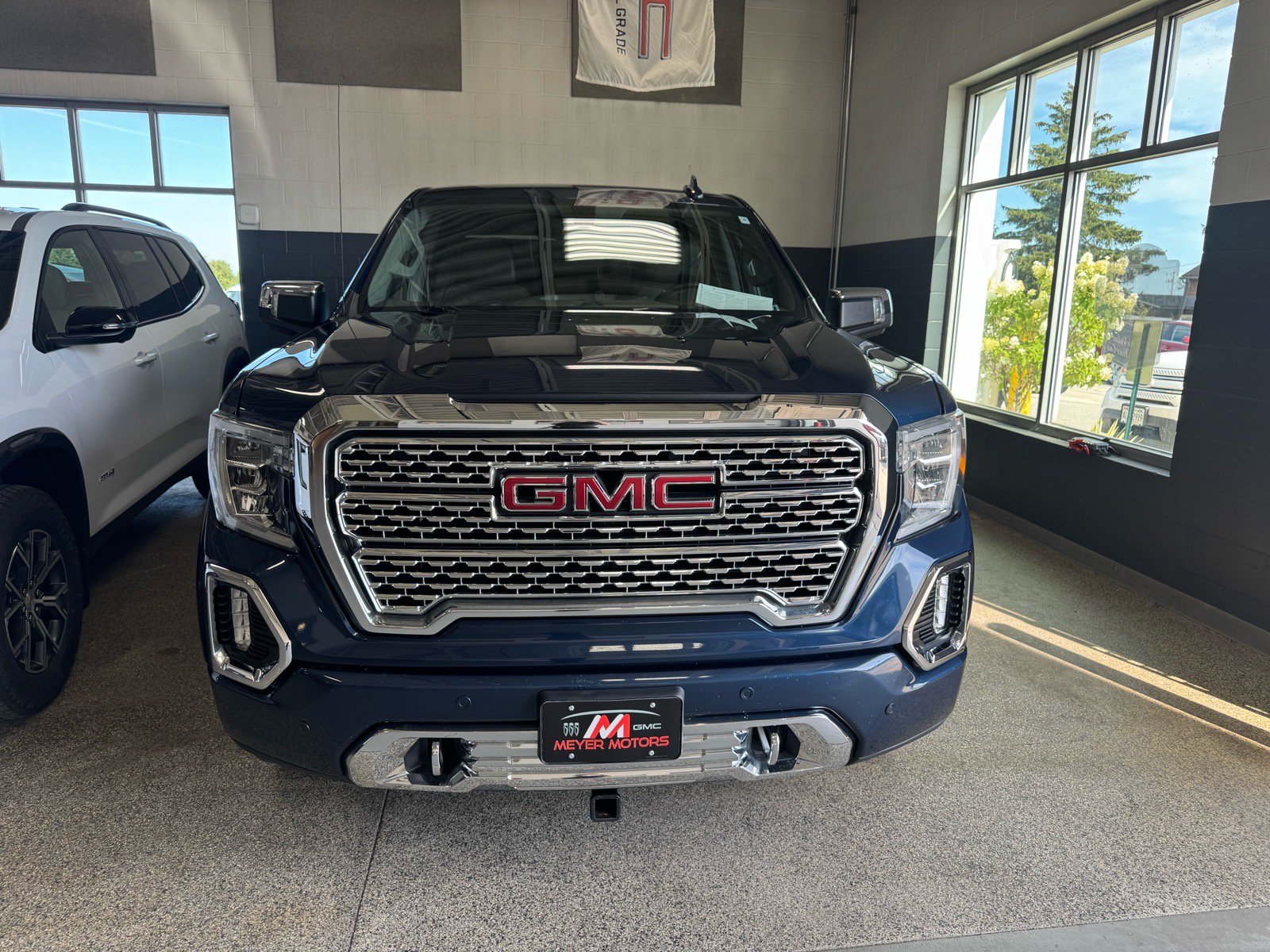 Used 2019 GMC Sierra 1500 Denali AWD/4WD image 2