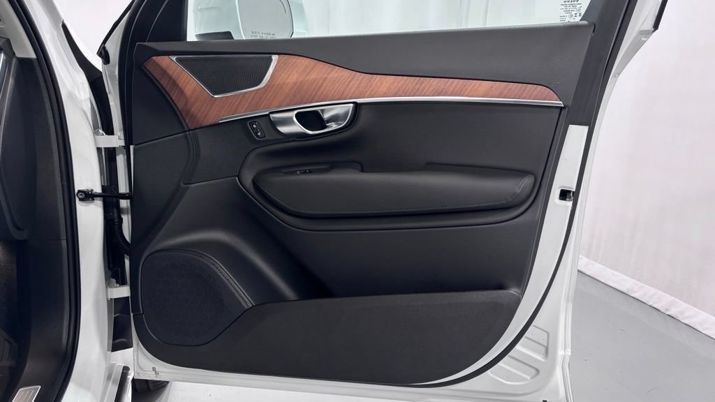Certified 2025 Volvo XC90 T8 Plus w/ Protection Package Premier AWD/4WD image 20