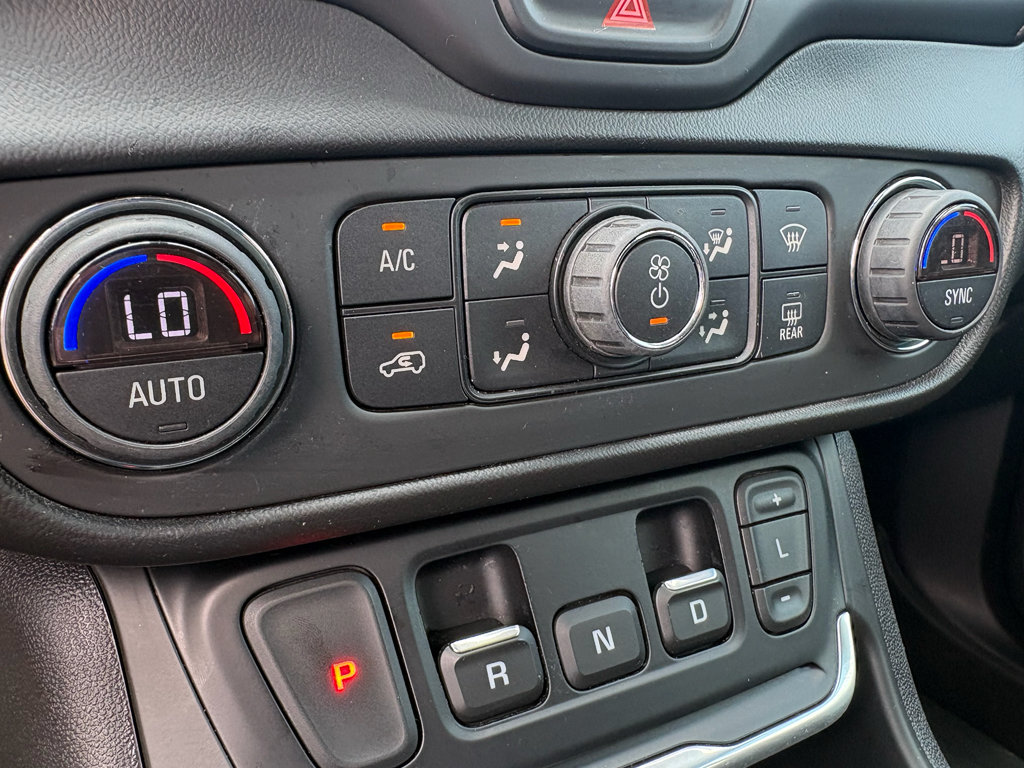 Used 2021 GMC Terrain SLE w/ Driver Convenience Package FWD image 20