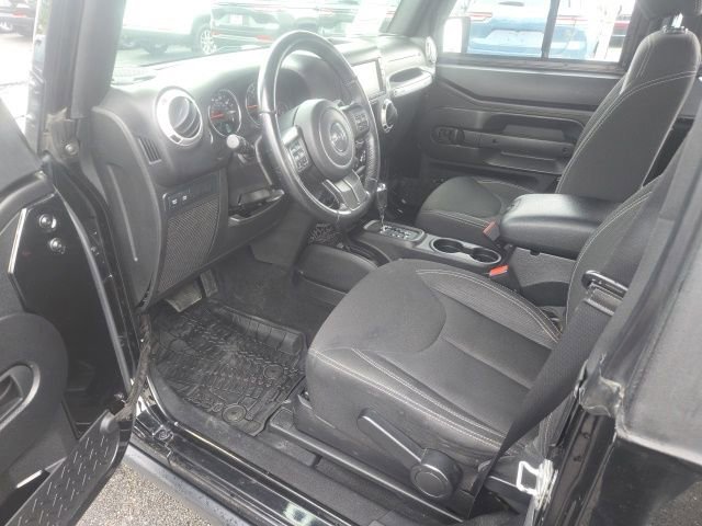 Used 2016 Jeep Wrangler Rubicon w/ Connectivity Group AWD/4WD image 16
