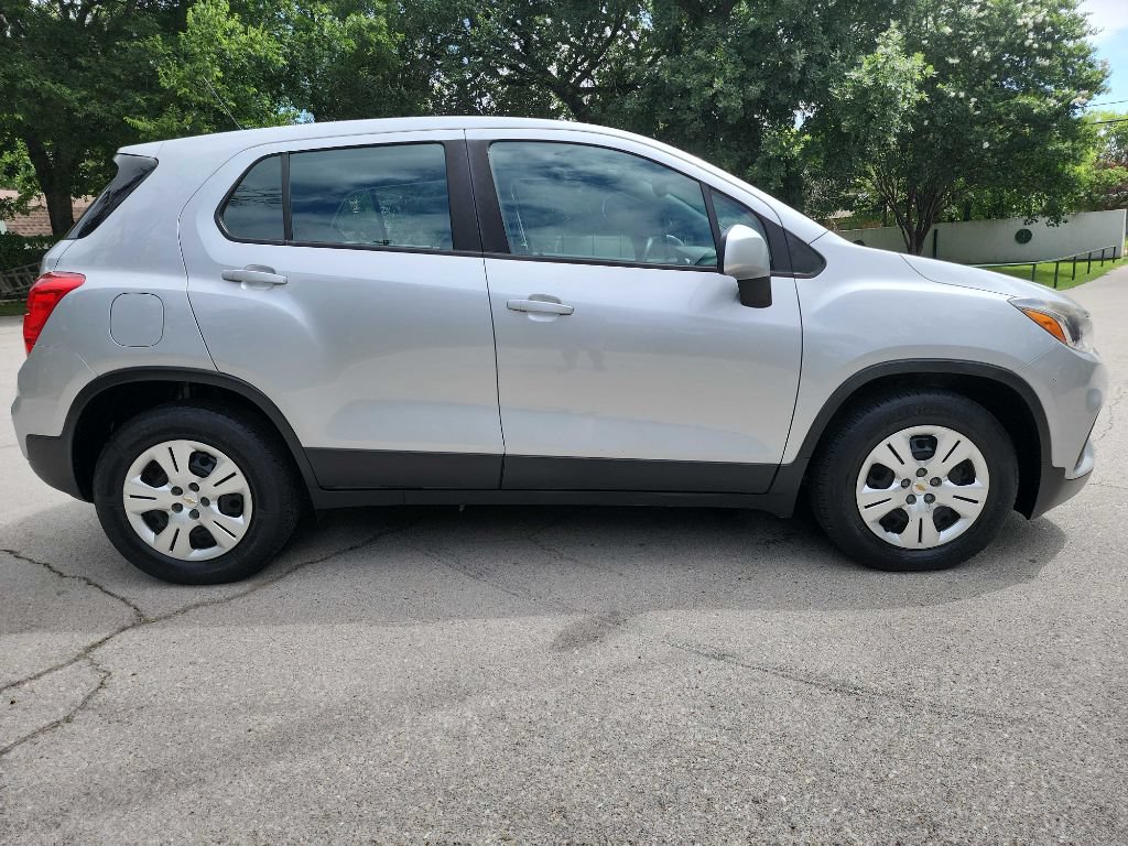 Used 2017 Chevrolet Trax LS FWD image 9
