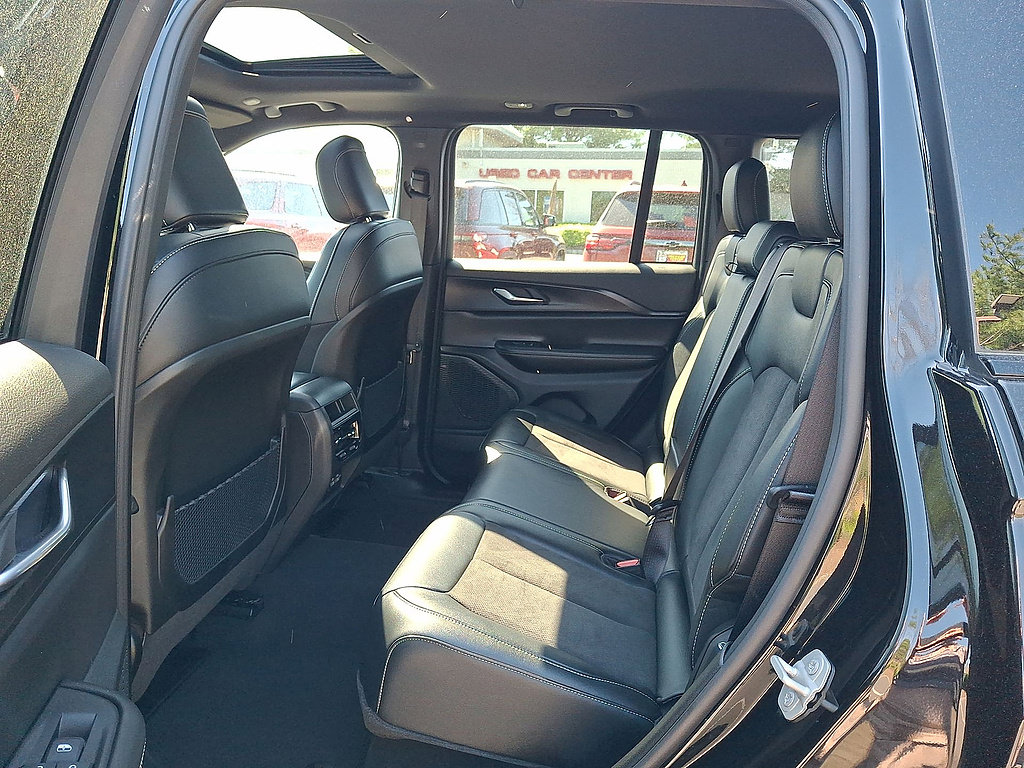 Used 2024 Jeep Grand Cherokee Altitude AWD/4WD image 13
