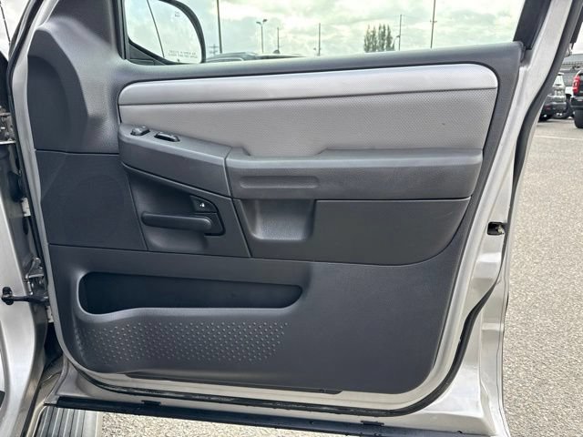 Used 2004 Mercury Mountaineer AWD image 10