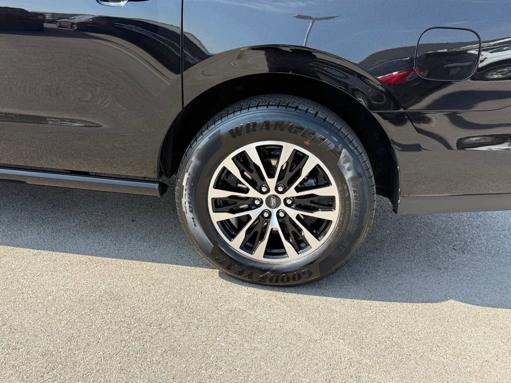 Used 2025 Ford Expedition Max Platinum image 41