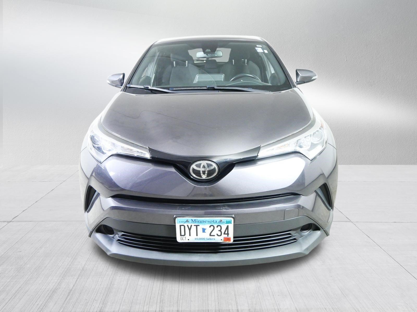 Used 2019 Toyota C-HR XLE FWD image 2