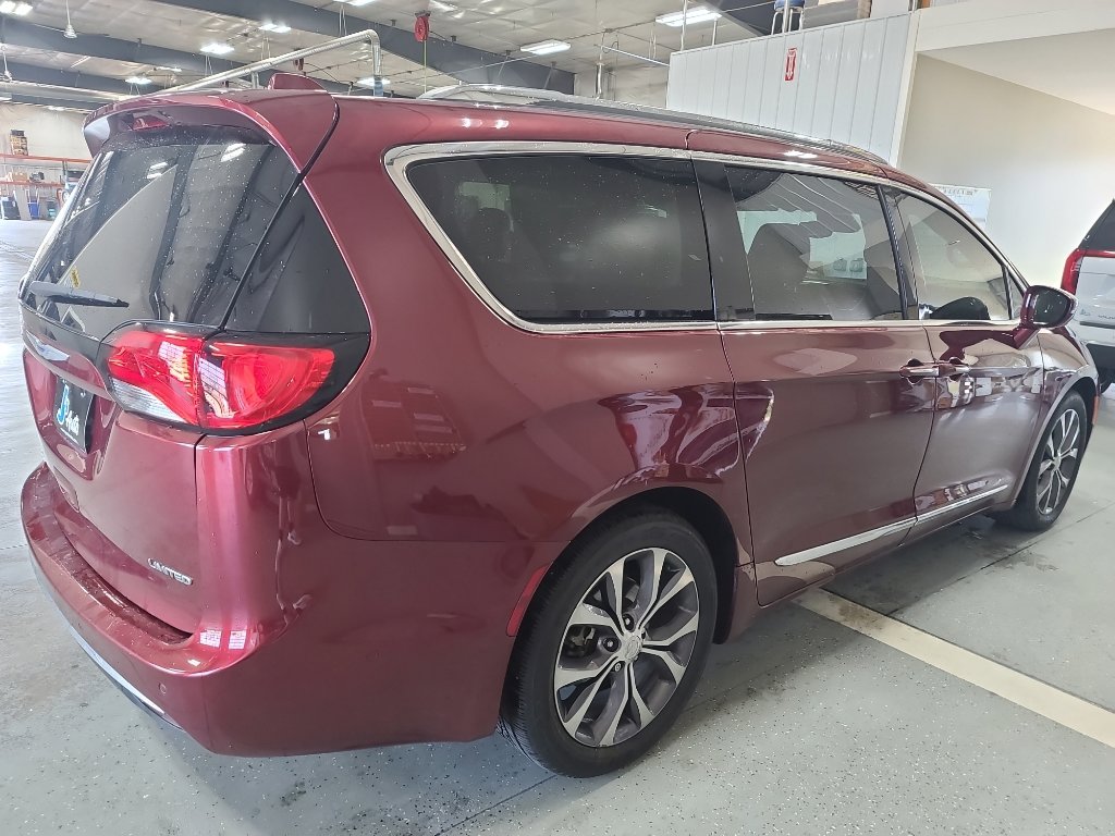 Used 2017 Chrysler Pacifica Limited FWD image 5