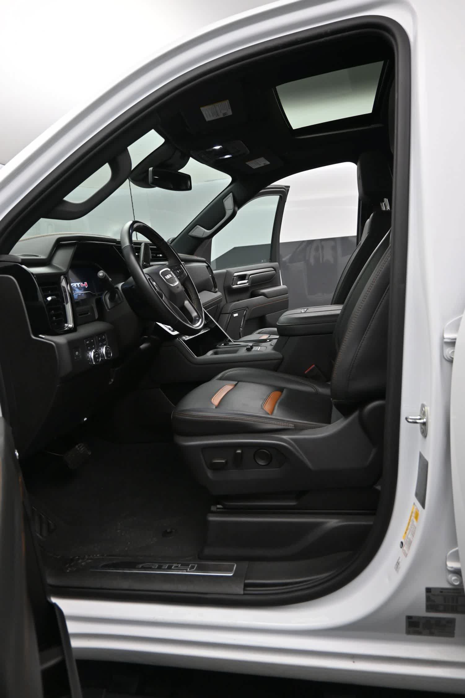 Used 2024 GMC Sierra 2500 AT4 w/ AT4 Preferred Package AWD/4WD image 18
