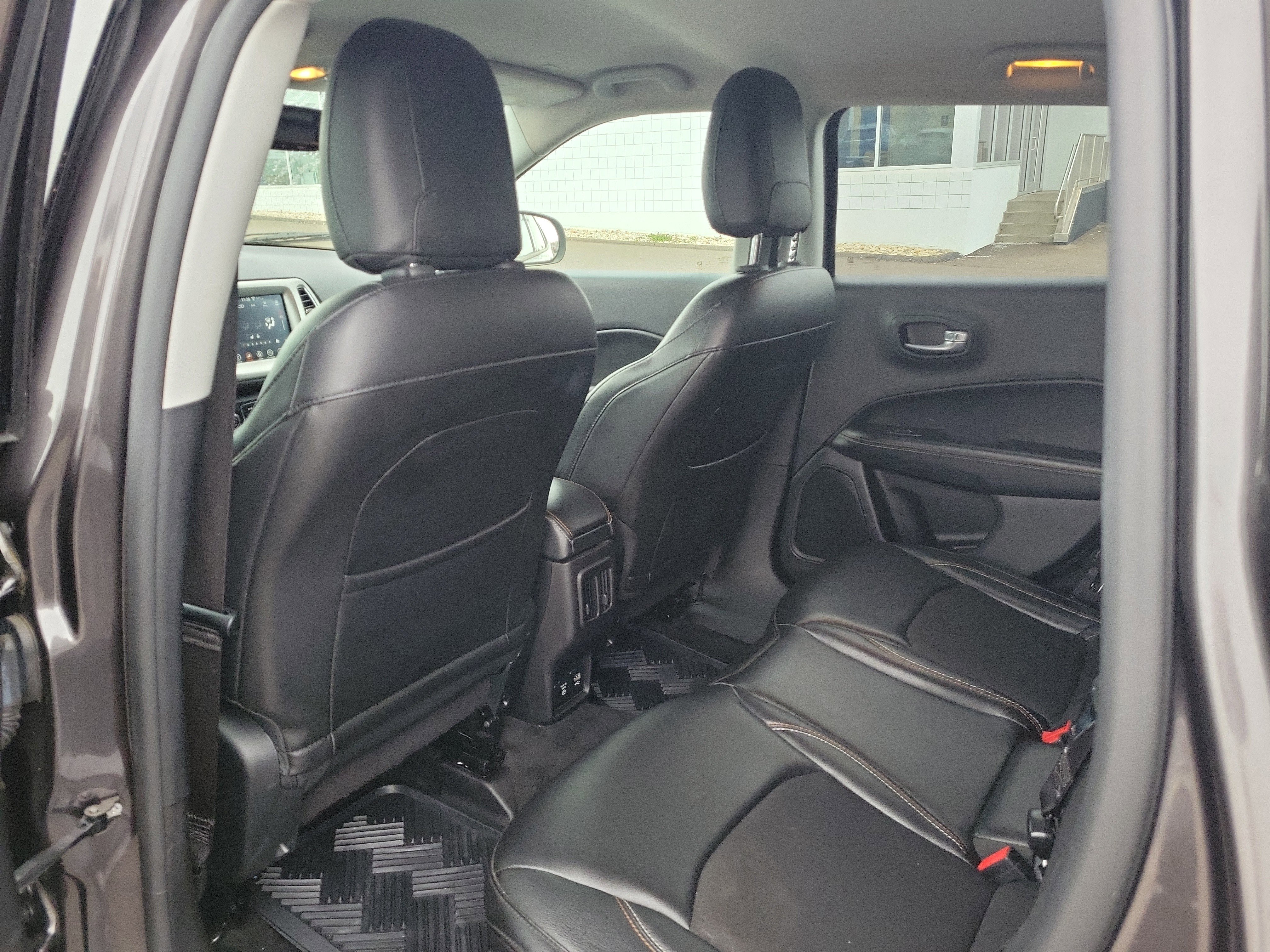 Used 2018 Jeep Compass Latitude w/ Popular Equipment Group AWD/4WD image 14