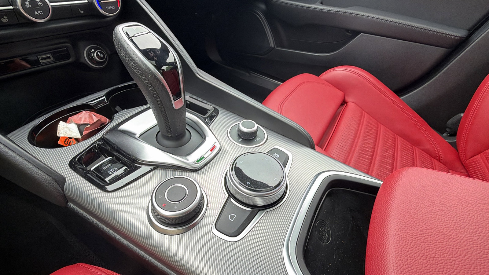 Used 2024 Alfa Romeo Giulia Ti w/ Performance Driving Package AWD/4WD image 31