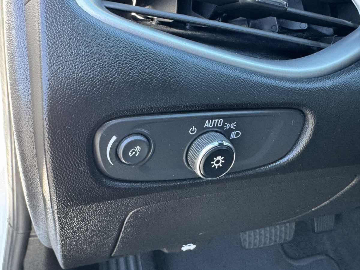 Used 2025 Chevrolet Malibu LT FWD image 28