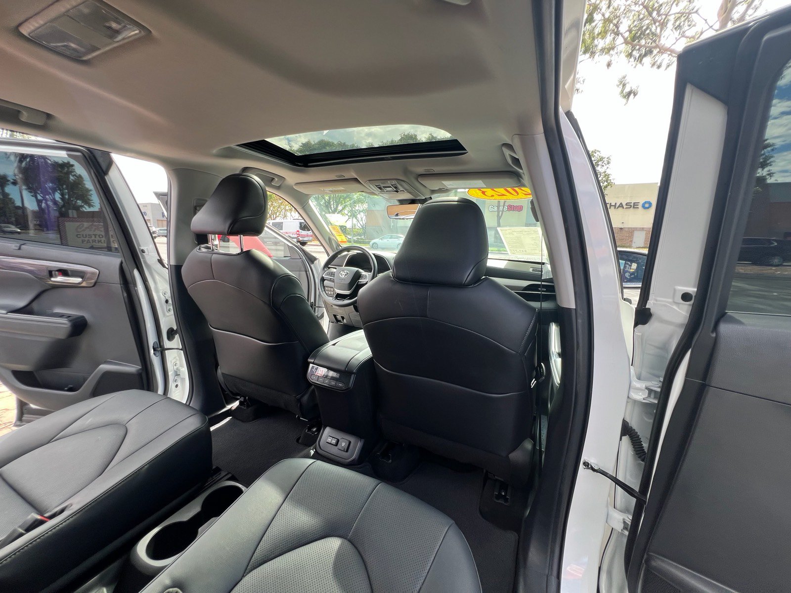Used 2023 Toyota Highlander Limited FWD image 45