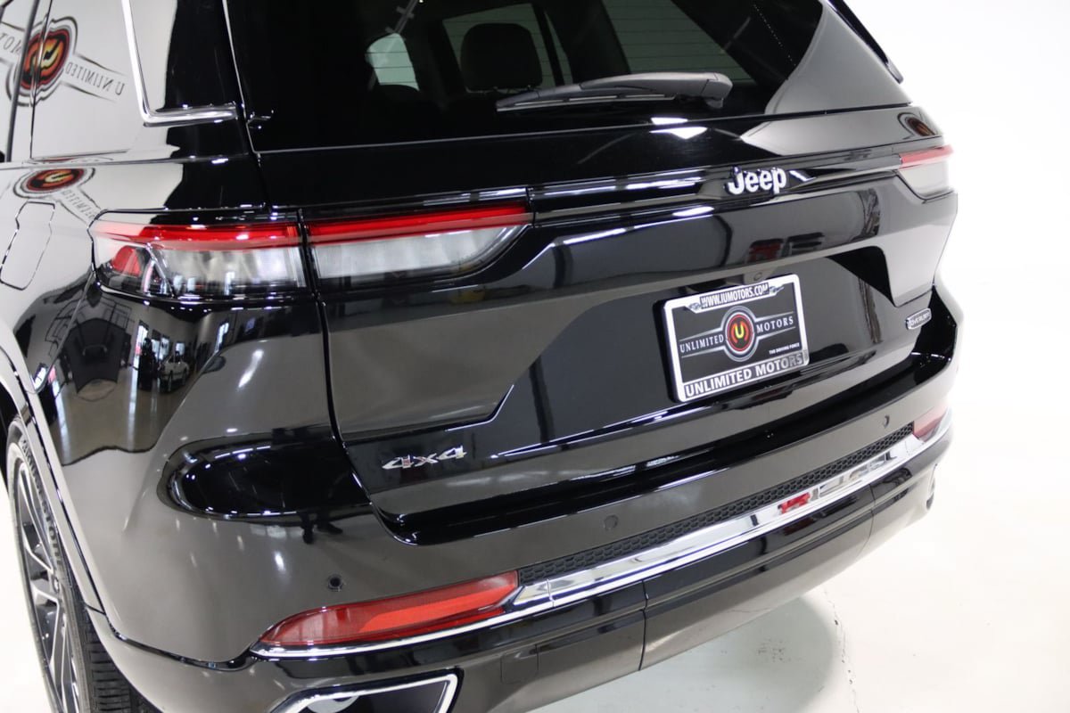 Used 2023 Jeep Grand Cherokee Overland AWD/4WD image 79