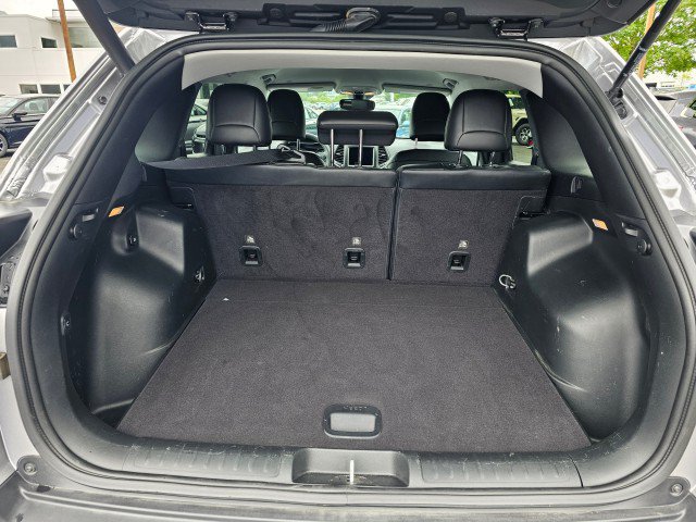 Used 2022 Jeep Cherokee Trailhawk w/ Premium Leather Package AWD/4WD image 16