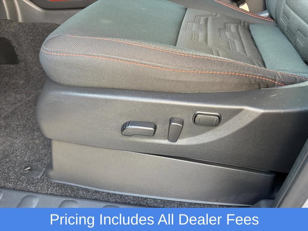 Used 2025 Nissan Frontier PRO-4X w/ Pro Convenience Package AWD/4WD image 18
