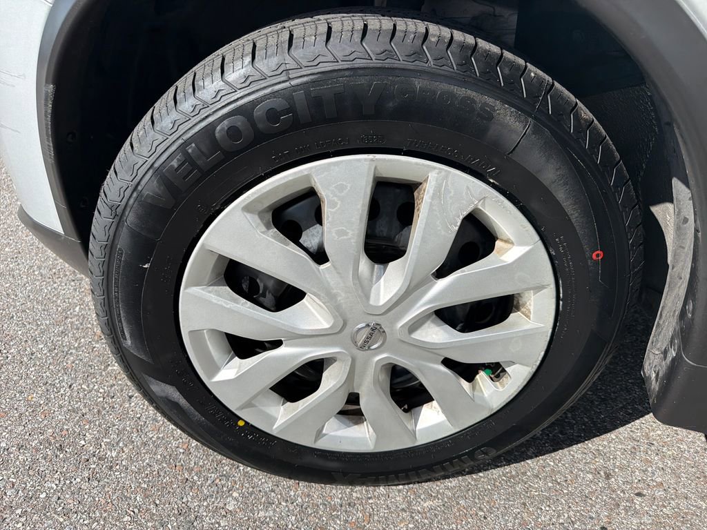 Used 2015 Nissan Rogue S image 40